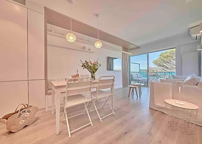 By The - Beautiful 2 Bedrooms - - Sea View - Garage *