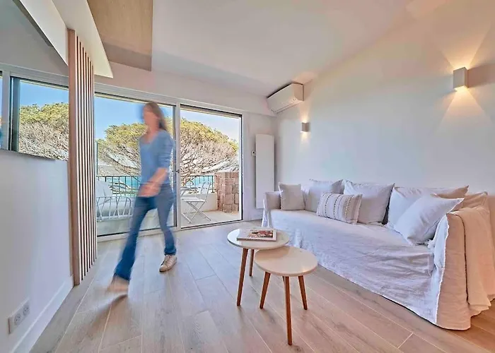 By The - Beautiful 2 Bedrooms - - Sea View - Garage